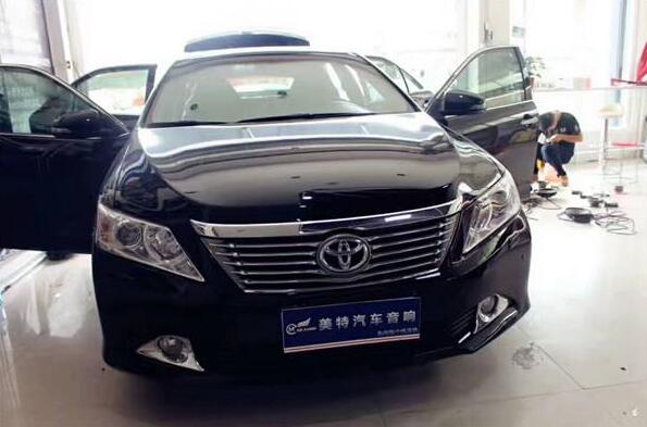 汽車音響怎么改？看豐田凱美瑞無損升級(jí)dsp功放