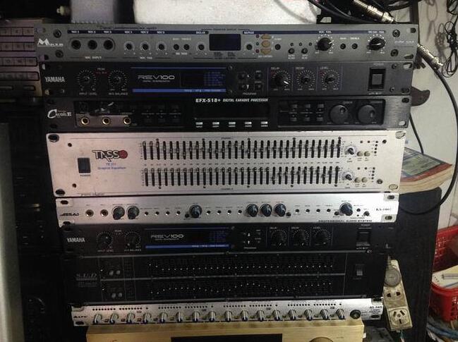 加入均衡器來調(diào)整音響系統(tǒng)時，要對音響系統(tǒng)...