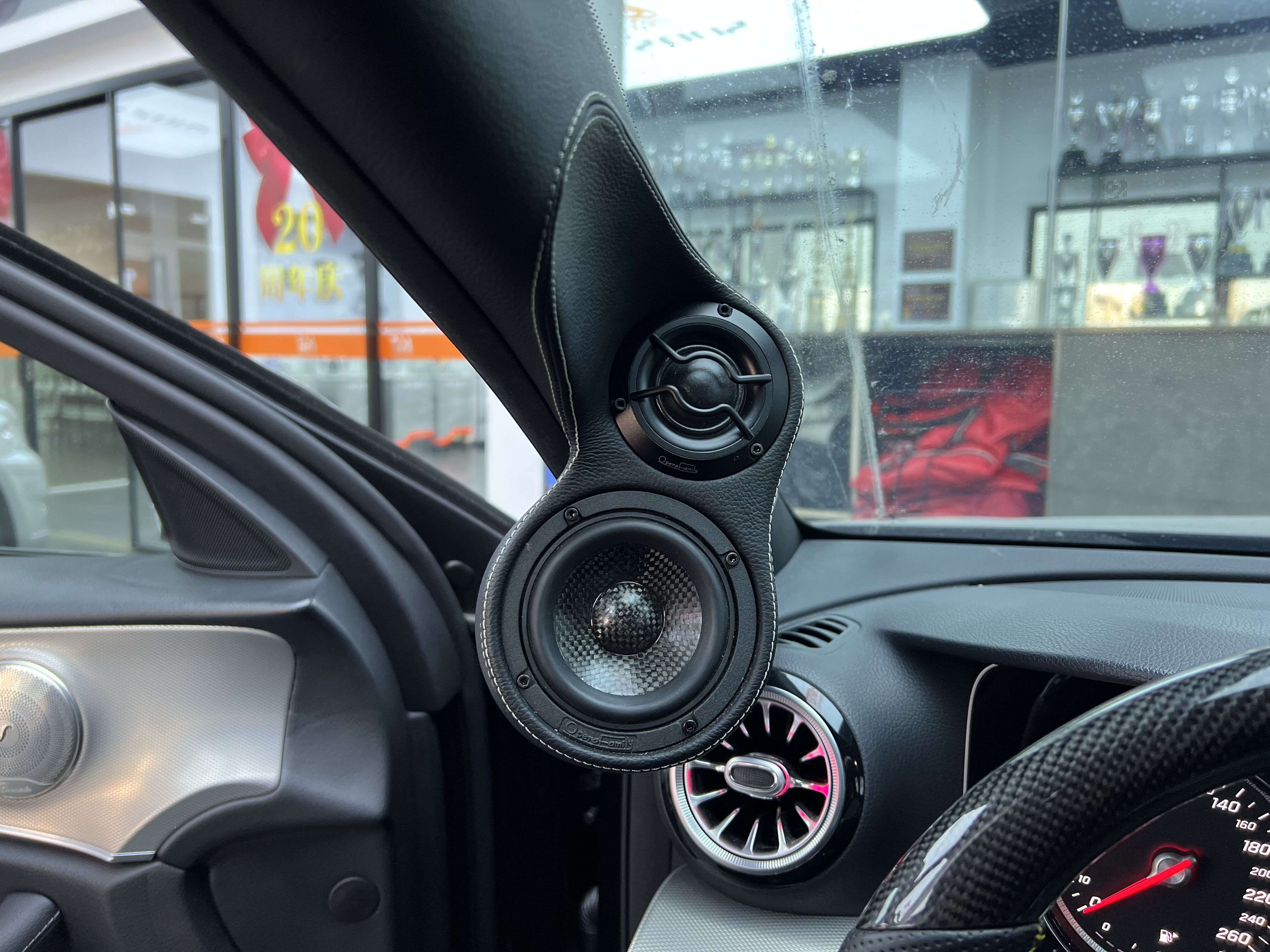 奔馳E級(jí)全套升級(jí)歌劇世家 精美的尾箱倒模...