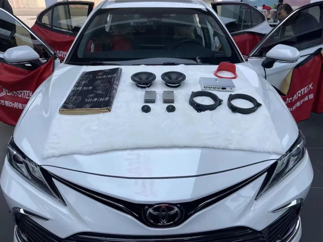 豐田凱美瑞音響升級，音樂無處不在，駕駛更...