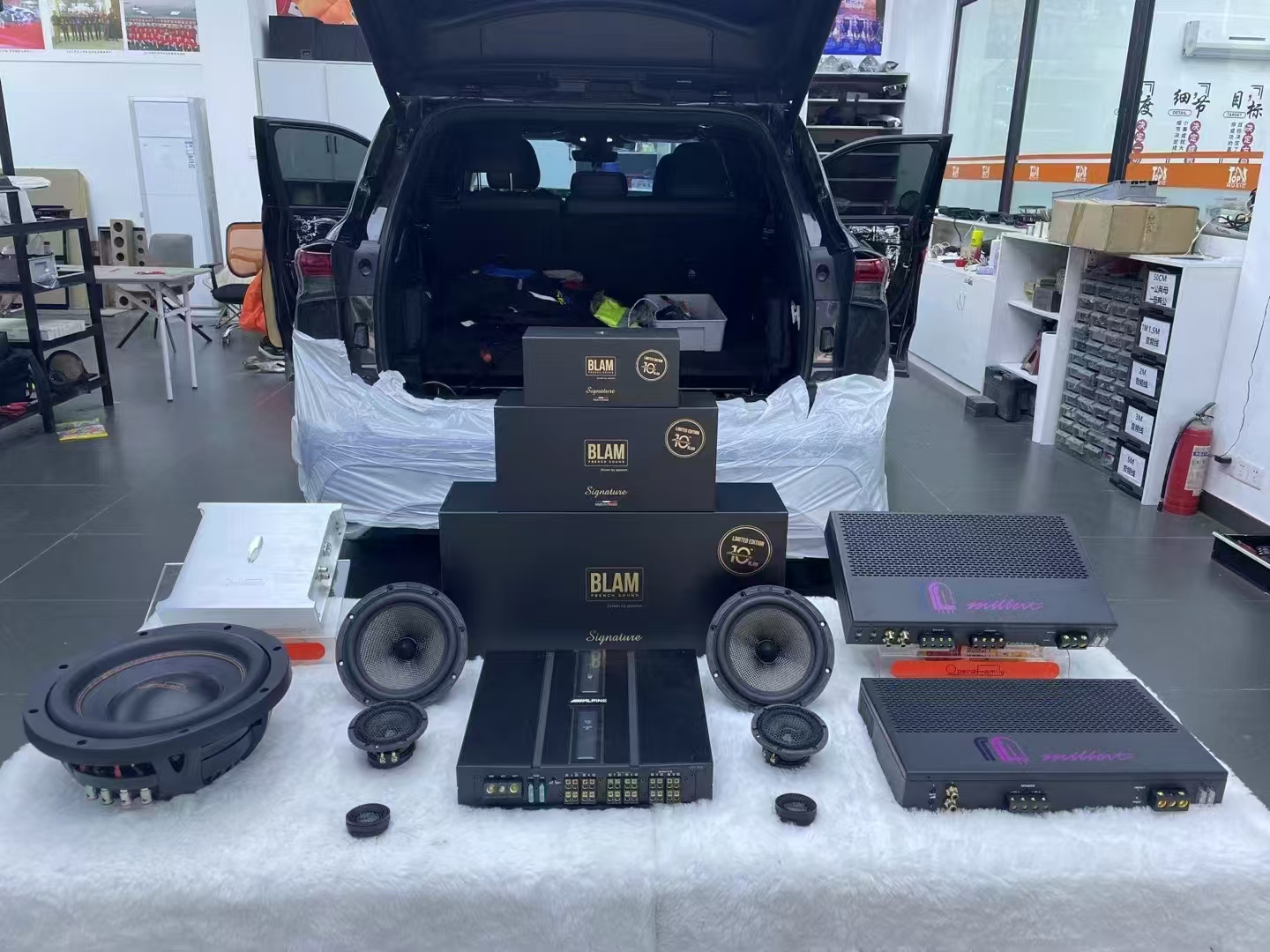 豐田皇冠陸放音響升級(jí),邂逅法式浪漫音律