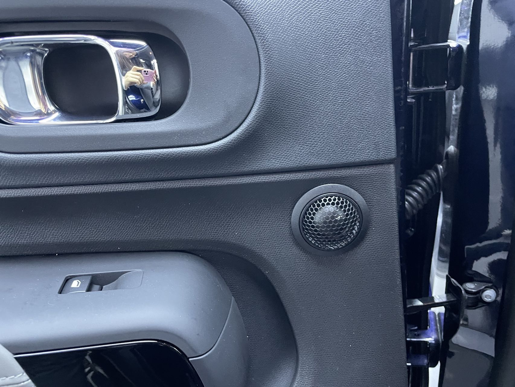 1734142616885683.jpg 1734142616885683.jpg